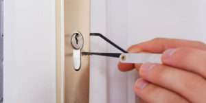 24 7 Locksmith Services Solve Car Key Issues